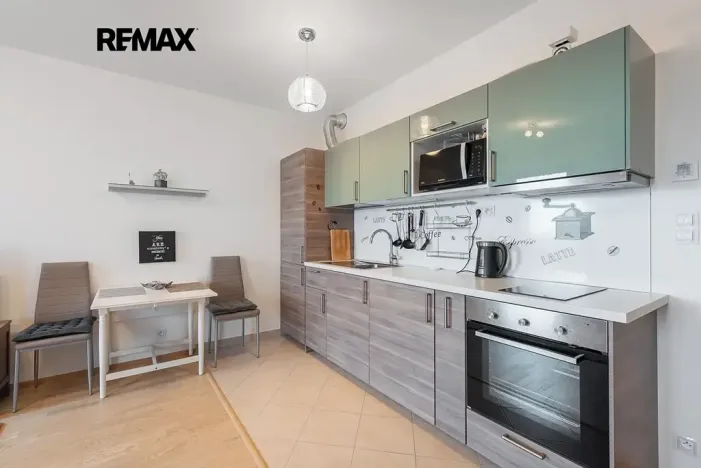 Pronájem bytu 1+kk, Praha - Žižkov, Olšanská, 37 m2
