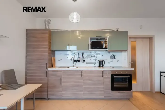 Pronájem bytu 1+kk, Praha - Žižkov, Olšanská, 37 m2