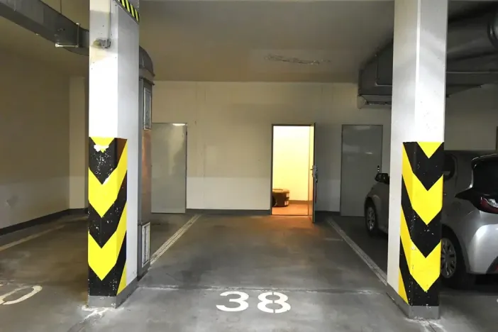 Prodej garážového stání, Praha - Kunratice, Velké Kunratické, 17 m2