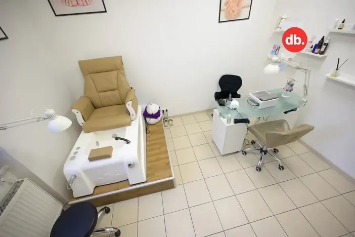 Pronájem obchodního prostoru, Karlovy Vary, Nejdecká, 16 m2