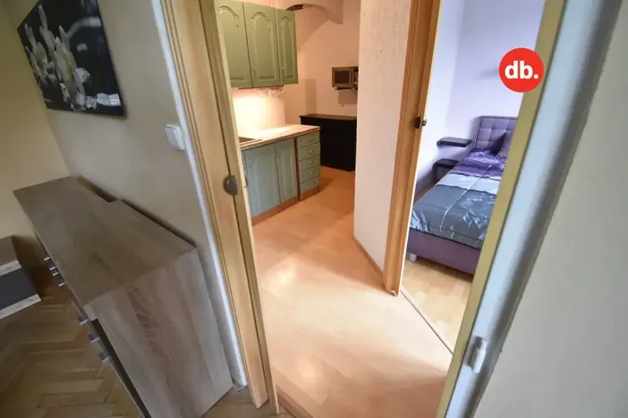 Pronájem bytu 1+1, Karlovy Vary, Maďarská, 36 m2
