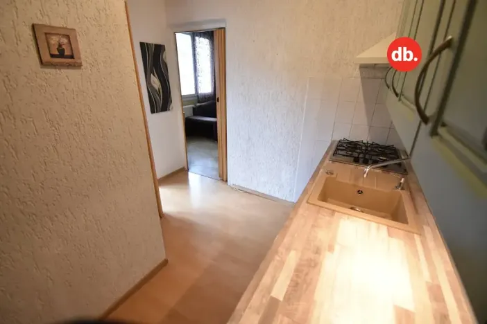 Pronájem bytu 1+1, Karlovy Vary, Maďarská, 36 m2