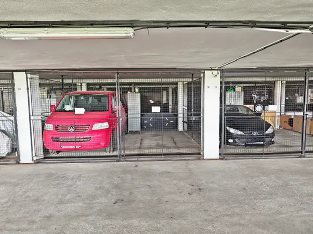 Pronájem garážového stání, Brno, Loosova, 14 m2