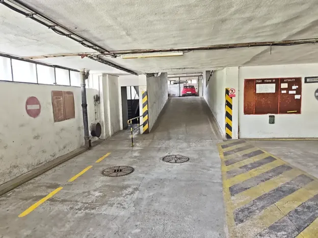 Pronájem garážového stání, Brno, Loosova, 14 m2