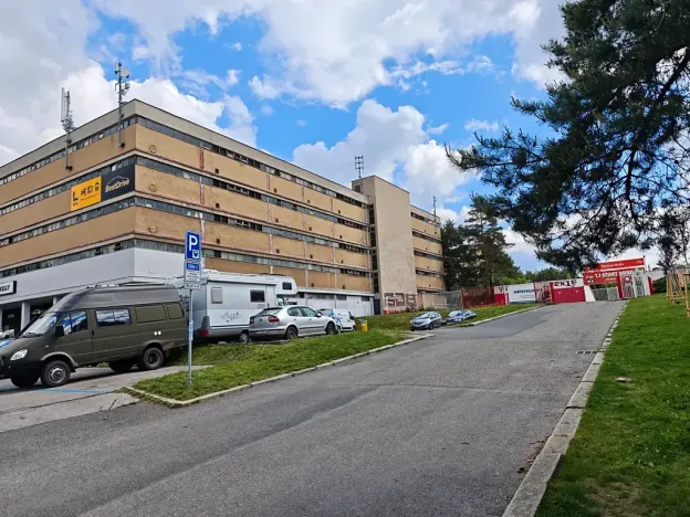 Pronájem garážového stání, Brno, Loosova, 14 m2