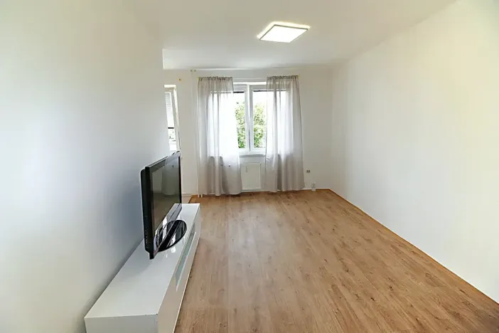Pronájem bytu 1+1, Praha - Záběhlice, Hlavní, 36 m2