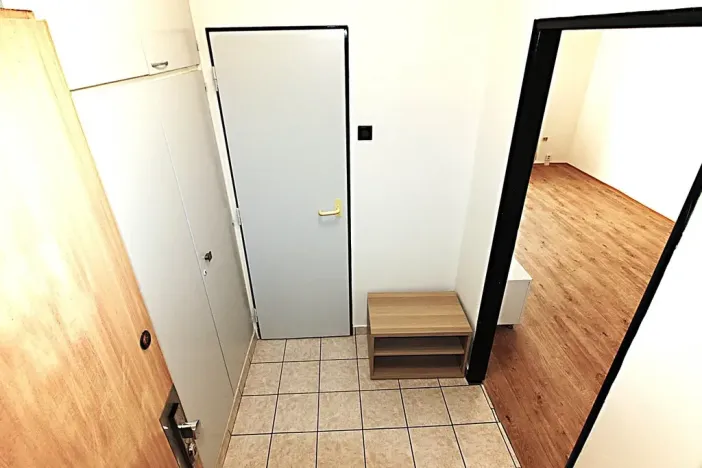 Pronájem bytu 1+1, Praha - Záběhlice, Hlavní, 36 m2