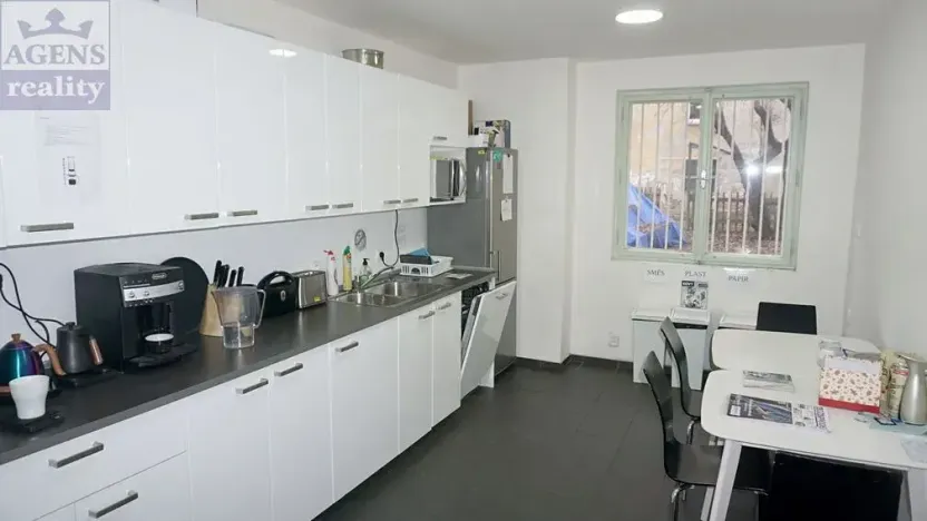 Pronájem kanceláře, Praha - Holešovice, Dobrovského, 362 m2