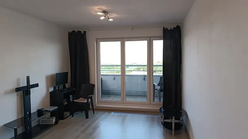 Pronájem bytu 1+kk, Praha - Letňany, Hlučkova, 34 m2
