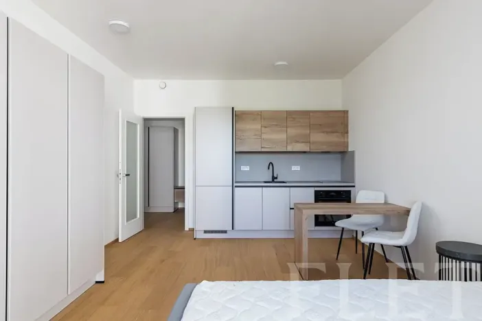 Pronájem bytu 1+kk, Praha - Hrdlořezy, V třešňovce, 36 m2