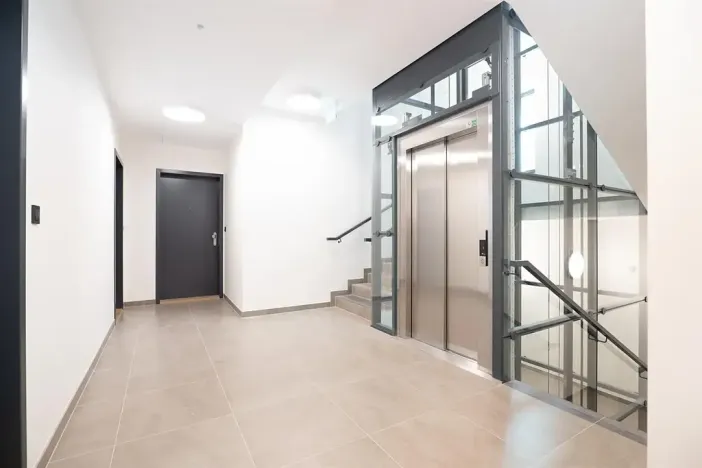 Pronájem bytu 1+kk, Praha - Karlín, Pobřežní, 35 m2