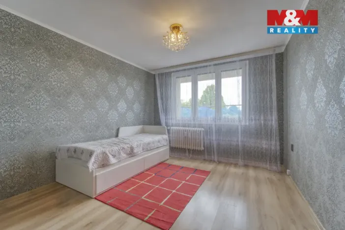 Prodej bytu 3+1, Hrádek - Nová Huť, 1. máje, 67 m2