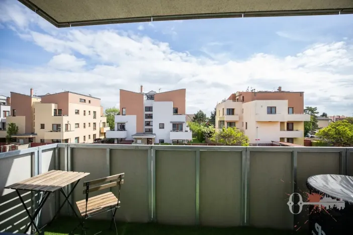 Prodej bytu 2+kk, Horoměřice, Karla IV., 55 m2
