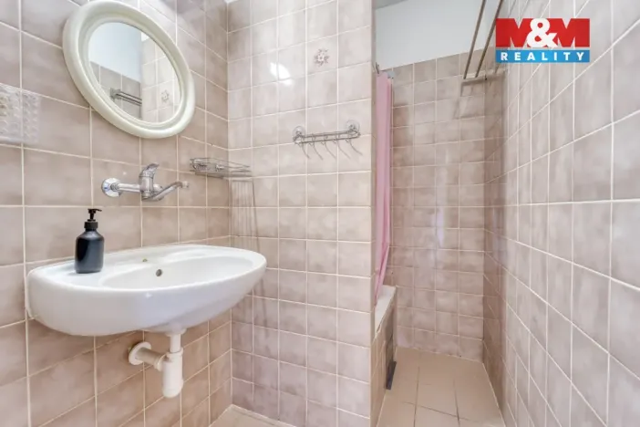 Prodej bytu 1+1, Klatovy - Klatovy II, K Letišti, 39 m2