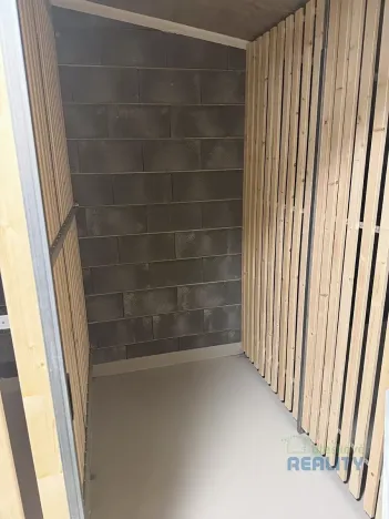 Pronájem bytu 1+kk, Praha - Černý Most, Arnošta Valenty, 25 m2