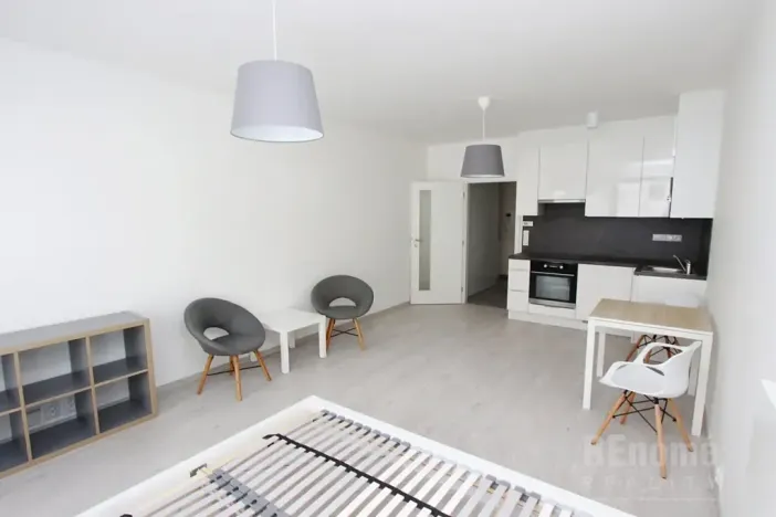 Pronájem bytu 1+kk, Praha - Karlín, Sokolovská, 34 m2