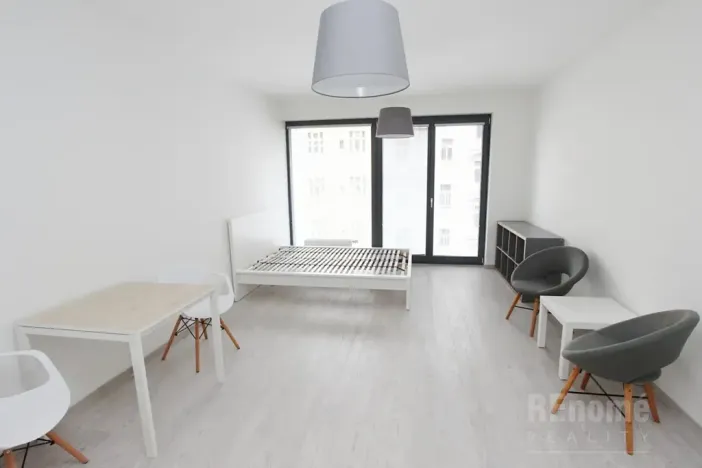 Pronájem bytu 1+kk, Praha - Karlín, Sokolovská, 34 m2