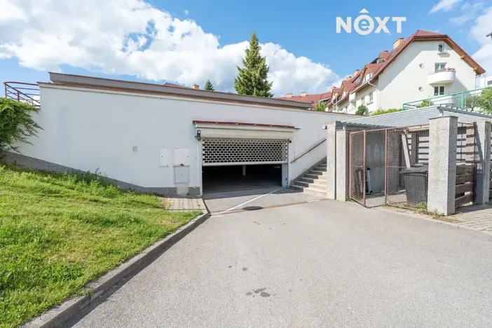 Prodej podílu garážového stání, Brno, Högrova, 11 m2