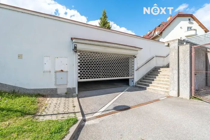 Prodej podílu garážového stání, Brno, Högrova, 11 m2