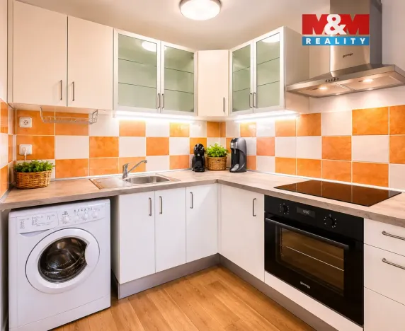 Pronájem bytu 2+kk, Praha - Petrovice, Kurčatovova, 43 m2