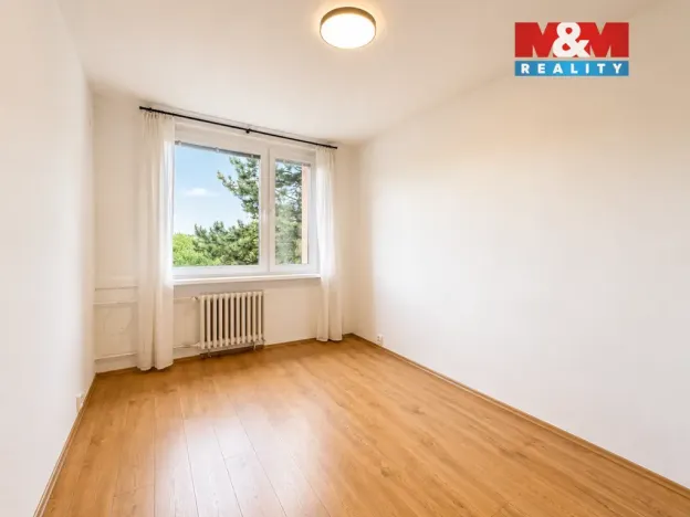 Pronájem bytu 2+kk, Praha - Petrovice, Kurčatovova, 43 m2
