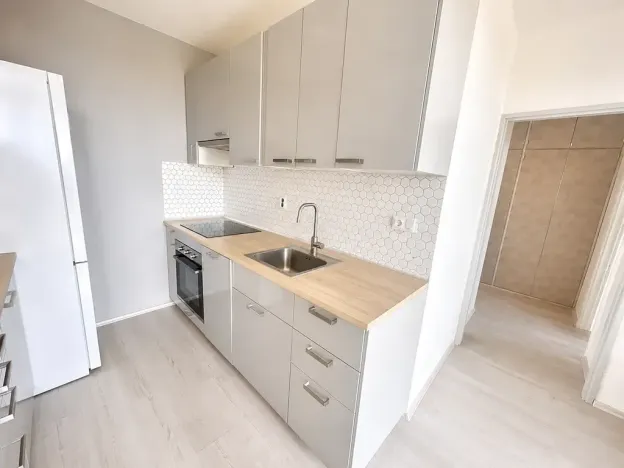Pronájem bytu 2+kk, Praha - Střížkov, Šluknovská, 39 m2