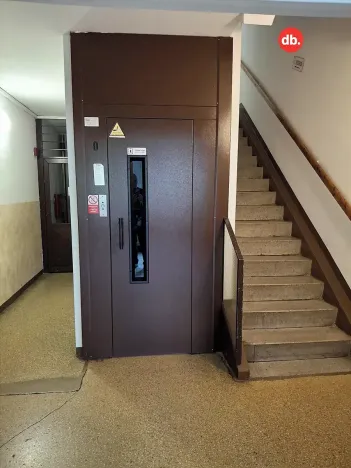 Pronájem bytu 2+1, Karlovy Vary, Krymská, 51 m2