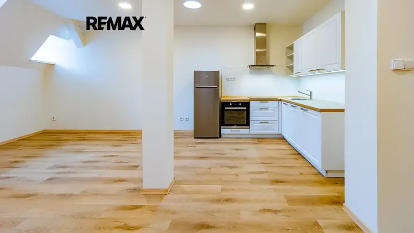 Pronájem bytu 2+1, Česká Lípa, Škroupovo náměstí, 75 m2
