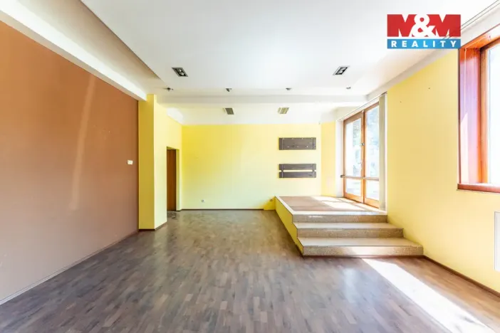 Pronájem obchodního prostoru, Praha - Horní Počernice, Náchodská, 121 m2