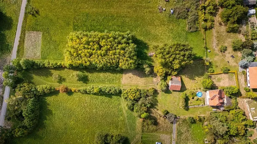 Prodej pozemku pro bydlení, Uhersko, 3765 m2