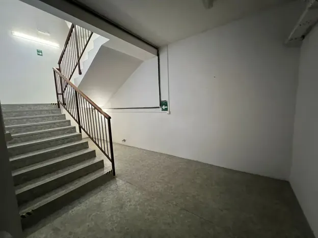 Prodej obchodního prostoru, Praha - Horní Počernice, Komárovská, 210 m2
