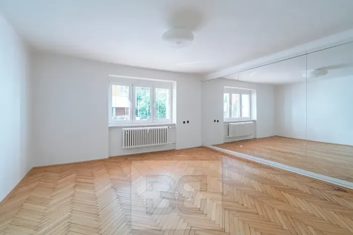 Pronájem bytu 2+1, Praha - Žižkov, Jeseniova, 75 m2
