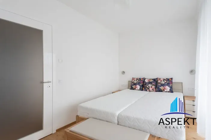 Pronájem bytu 2+kk, Praha - Bubeneč, Vítězné náměstí, 62 m2
