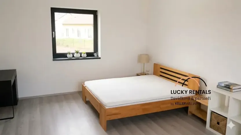 Pronájem bytu 1+kk, Sulice, Dubová, 34 m2
