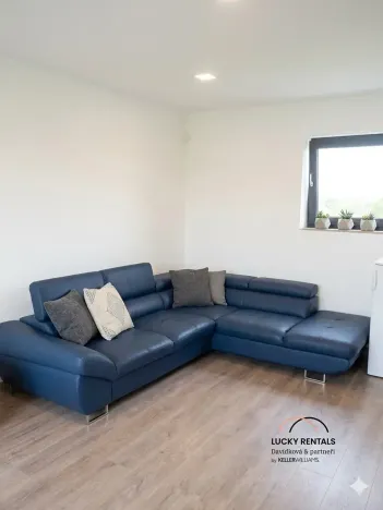 Pronájem bytu 1+kk, Sulice, Dubová, 34 m2