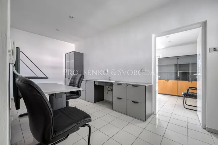 Prodej kanceláře, Křižanov, Benešovo náměstí, 530 m2