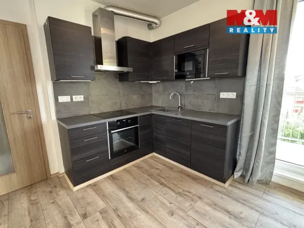 Pronájem bytu 1+kk, Praha, Počernická, 42 m2