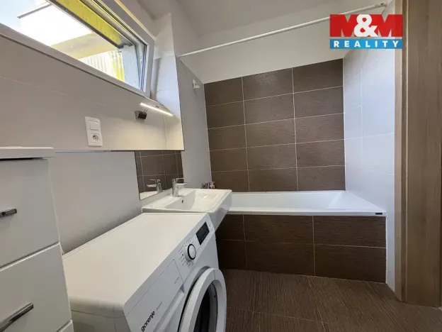 Pronájem bytu 1+kk, Praha, Počernická, 42 m2