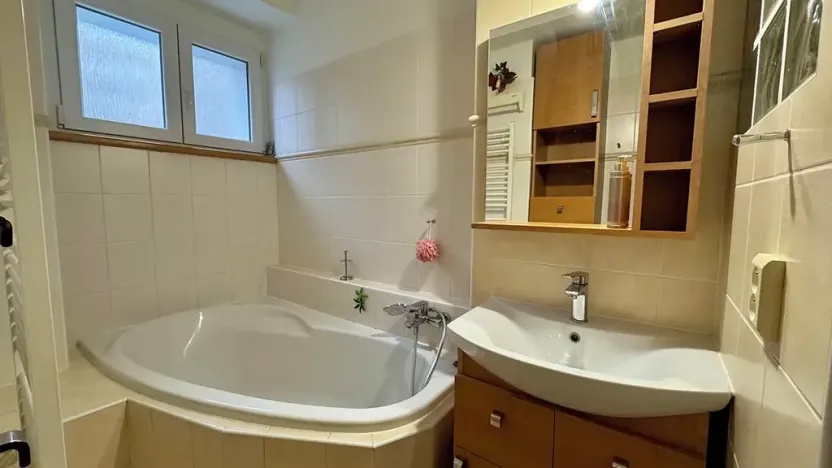 Pronájem bytu 3+1, Praha - Vršovice, Kišiněvská, 74 m2