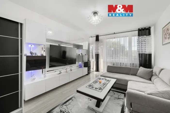 Prodej bytu 4+1, Postoloprty, Jiráskovo náměstí, 77 m2