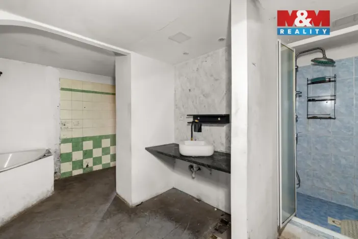 Prodej rodinného domu, Rynholec, nám. 1. máje, 363 m2
