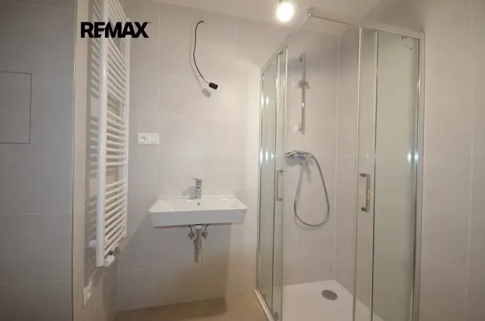Pronájem bytu 1+kk, Praha - Řeporyje, Jáchymovská, 30 m2