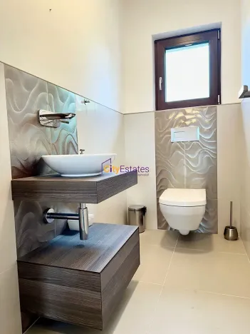 Prodej rodinného domu, Sulice, Luční, 300 m2