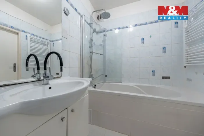 Prodej bytu 4+1, Větrušice, Jižní, 74 m2