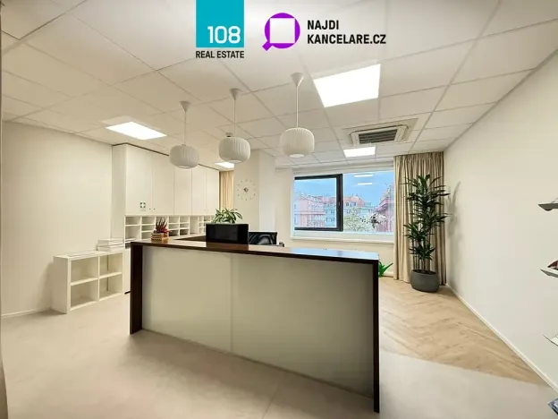 Pronájem kanceláře, Praha - Holešovice, Dělnická, 947 m2
