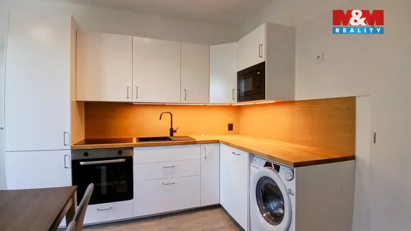 Pronájem bytu 2+kk, Praha - Hloubětín, Kardašovská, 39 m2