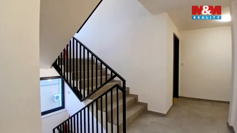 Pronájem bytu 2+kk, Praha - Hloubětín, Kardašovská, 39 m2