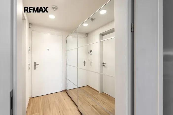 Pronájem bytu 1+kk, Praha - Hloubětín, Poděbradská, 37 m2