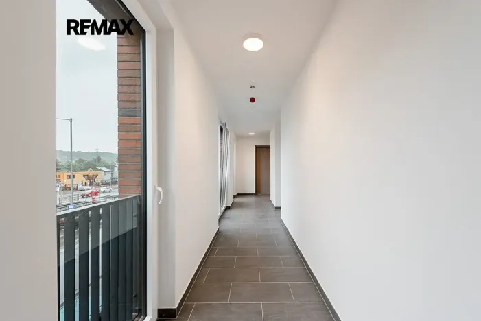 Pronájem bytu 1+kk, Praha - Hloubětín, Poděbradská, 37 m2