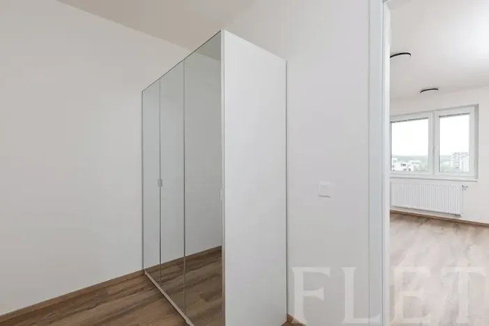 Pronájem bytu 1+kk, Praha - Hloubětín, Waltariho, 36 m2